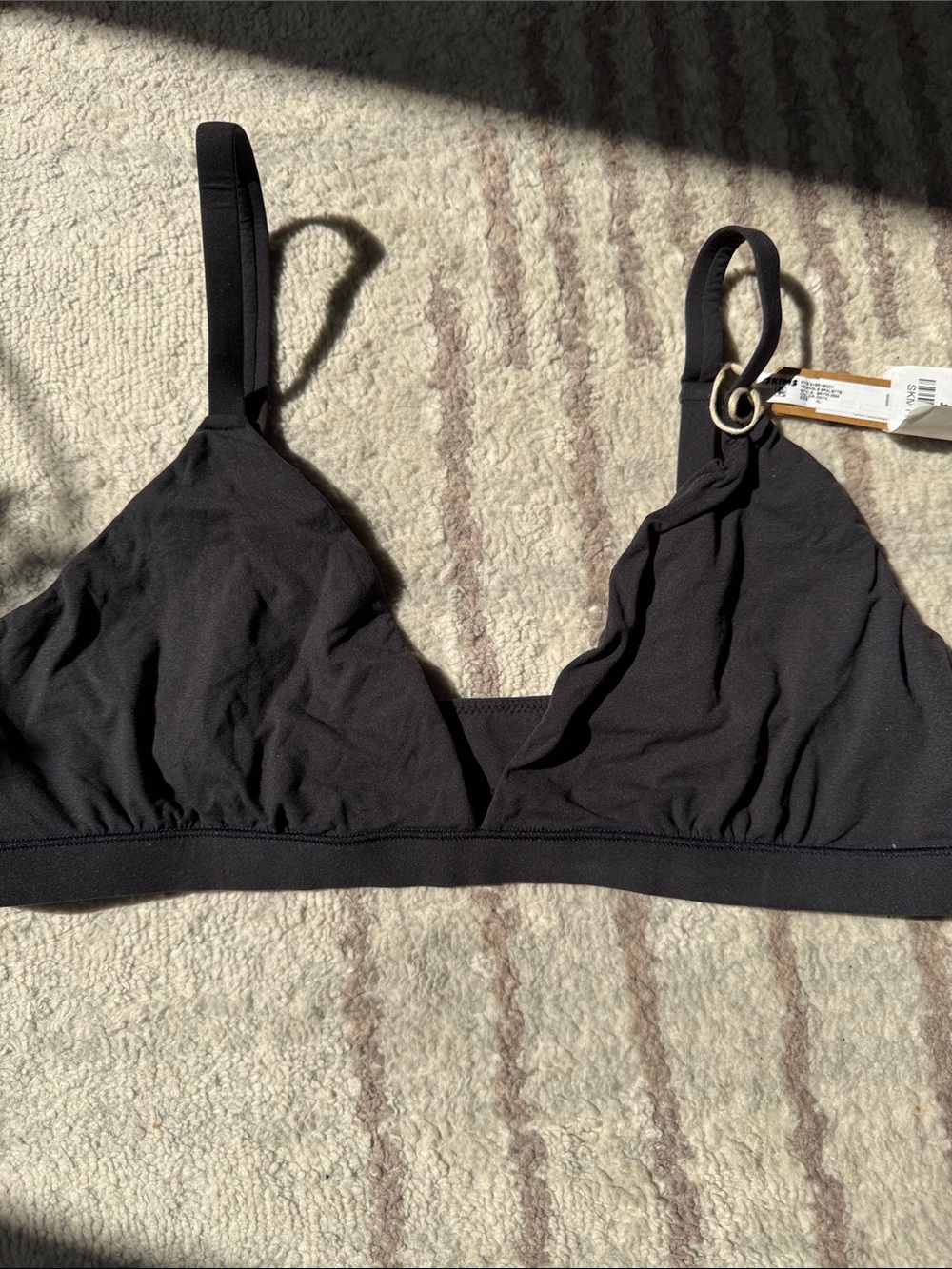 SKIMS fits everybody TRIANGLE BRALETTE onyx